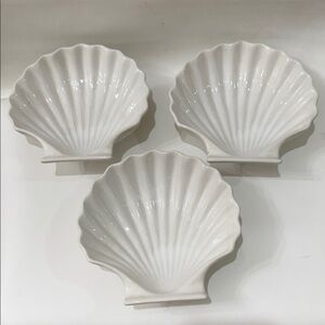 Elegant White Shell-Shaped Baking Serving Trinket Dish Set Of 3 Made Japan 6 1/2
